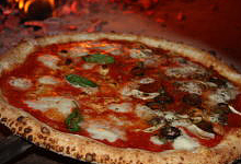 石釜ピッツア　（くぬぎ）の丘