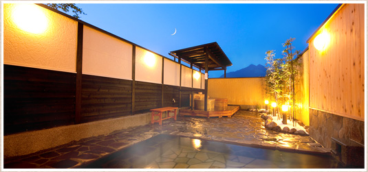 由布岳を望みながら、天然温泉掛流し温泉